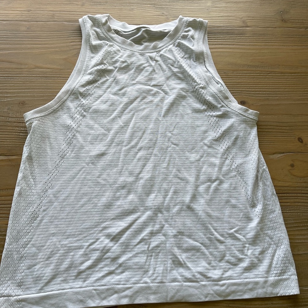 Lululemon Train to Be Tank, size 6
